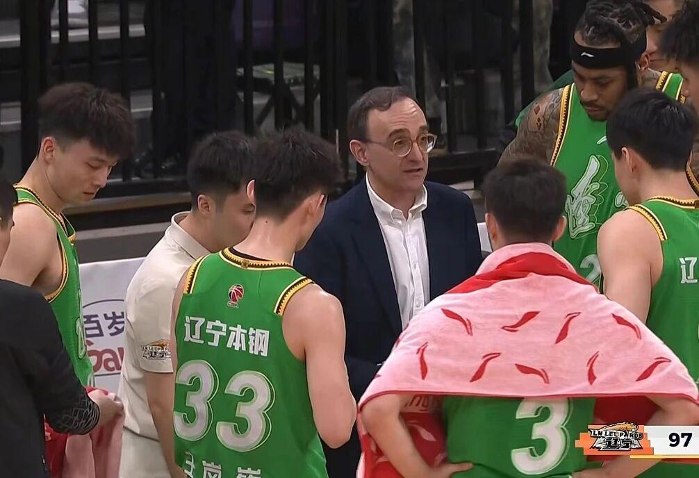 标题:12亿欧元,27脚射门,被一个40岁门将逼到崩溃边缘