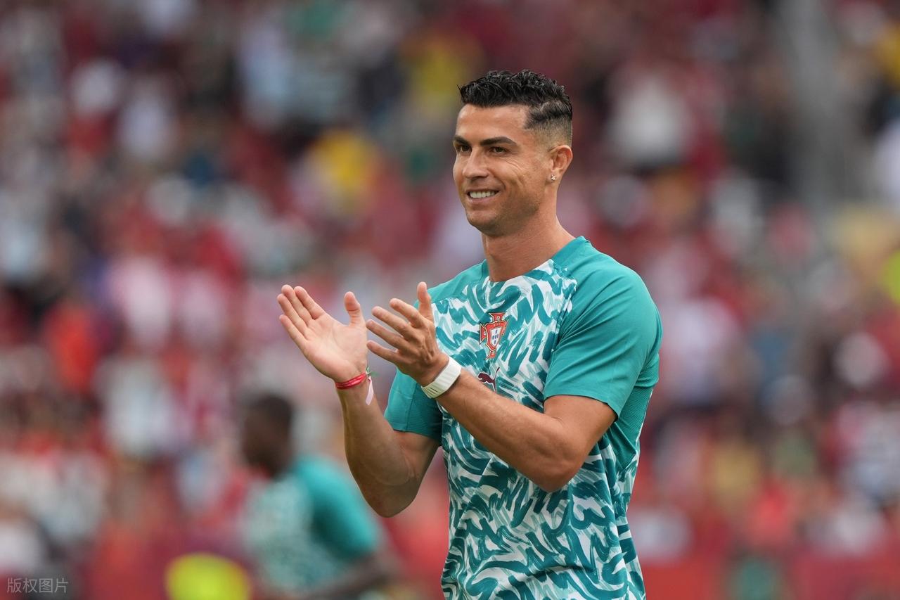 挺着大肚也能飞！身高166体重170门将6次神扑 FIFA147非预赛逼平昔日冠军
